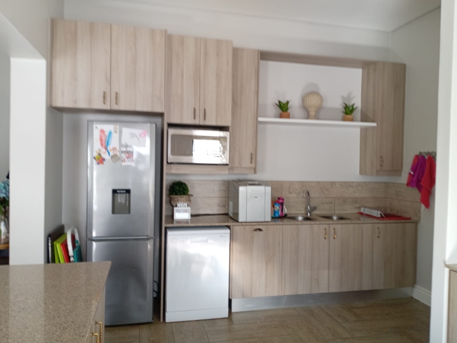 To Let 3 Bedroom Property for Rent in Croydon Olive Estate Western Cape